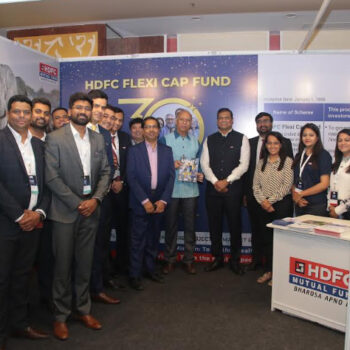 Navneet Munot and Staff Members of HDFC Mutual Fund at PIFAA, Pune